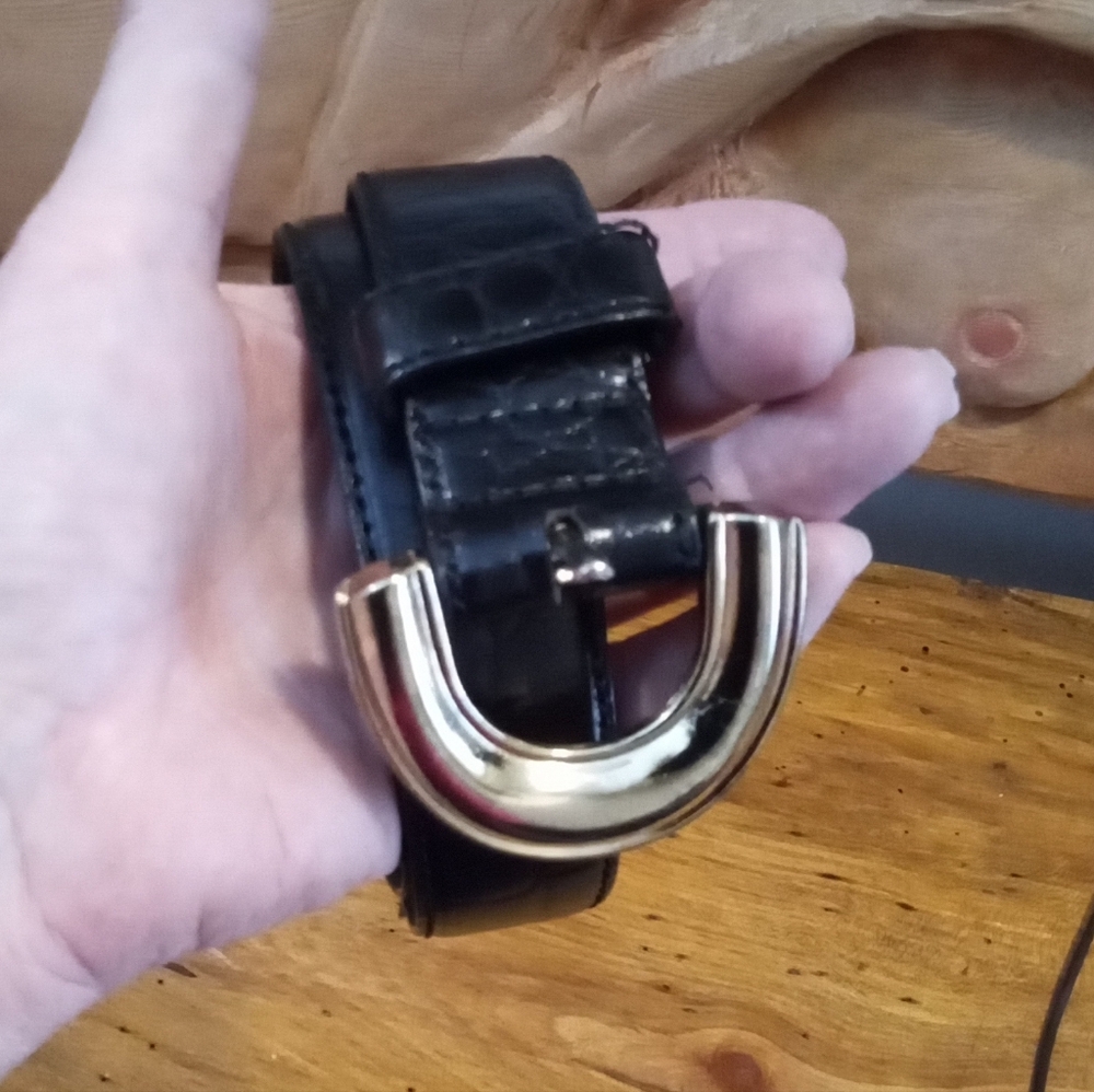 Liz Claiborne Size M Black Leather Belt with Gold Buckle